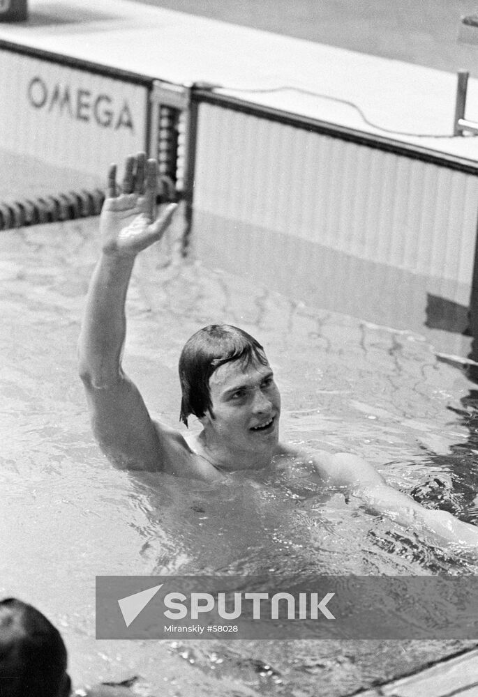 SALNIKOV SWIMMER Sputnik Mediabank