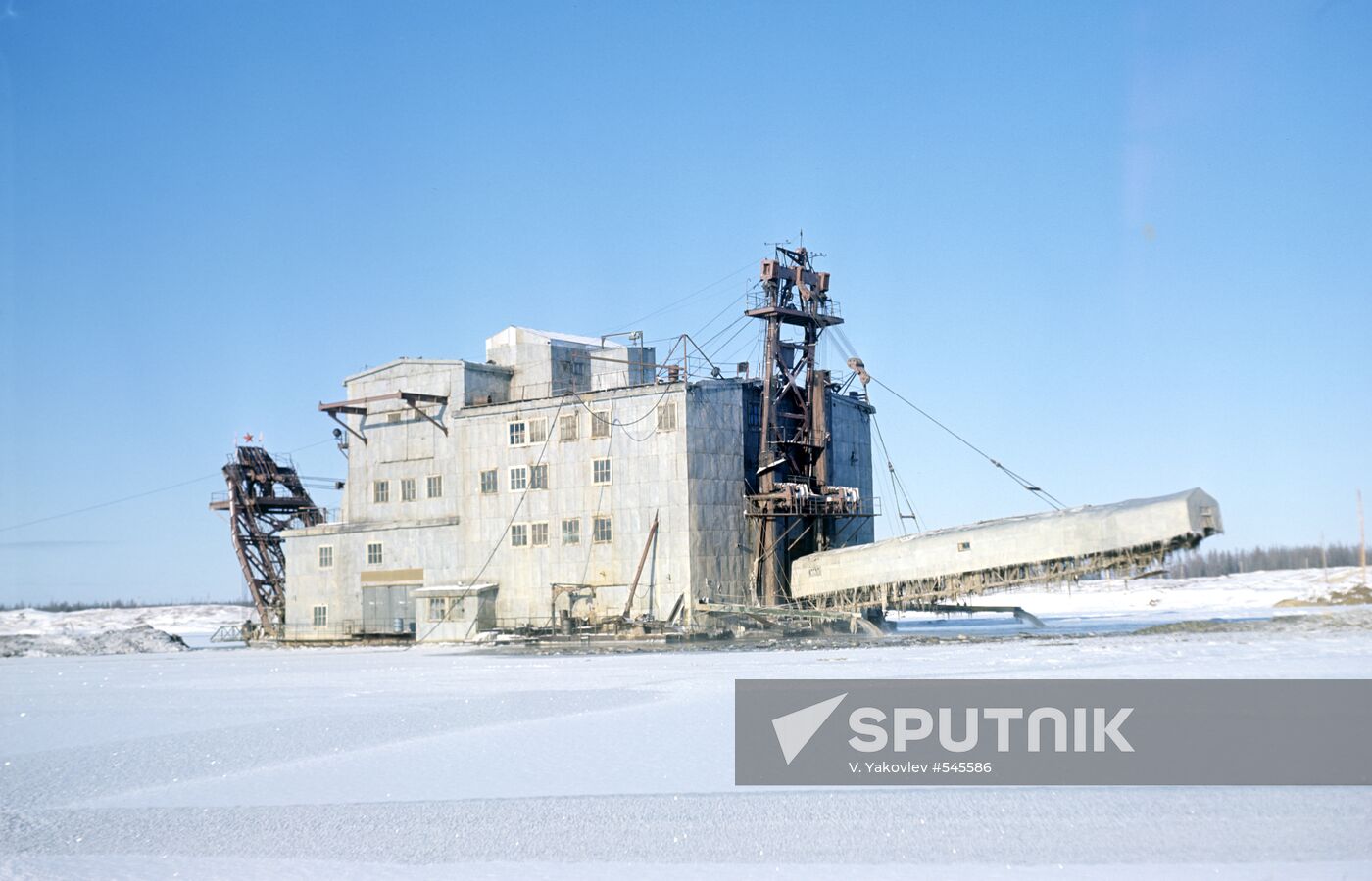 Mining alluvial diamonds Sputnik Mediabank