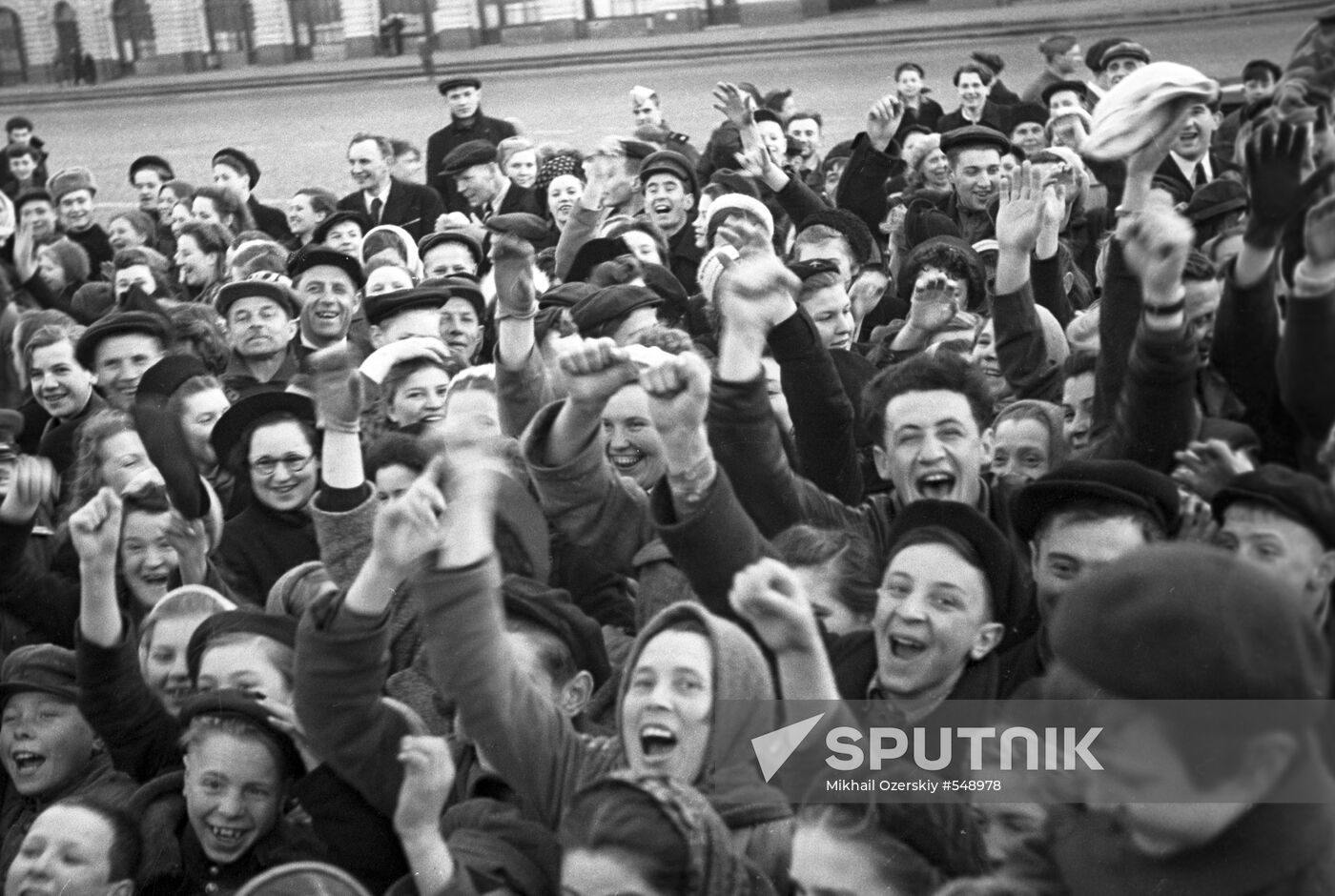 On VDay Sputnik Mediabank