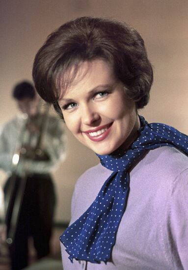 Kongan sargish yigitni sikadi Rus ayollarining yovvoyi plyajdagi seks videosini tomosha qiling