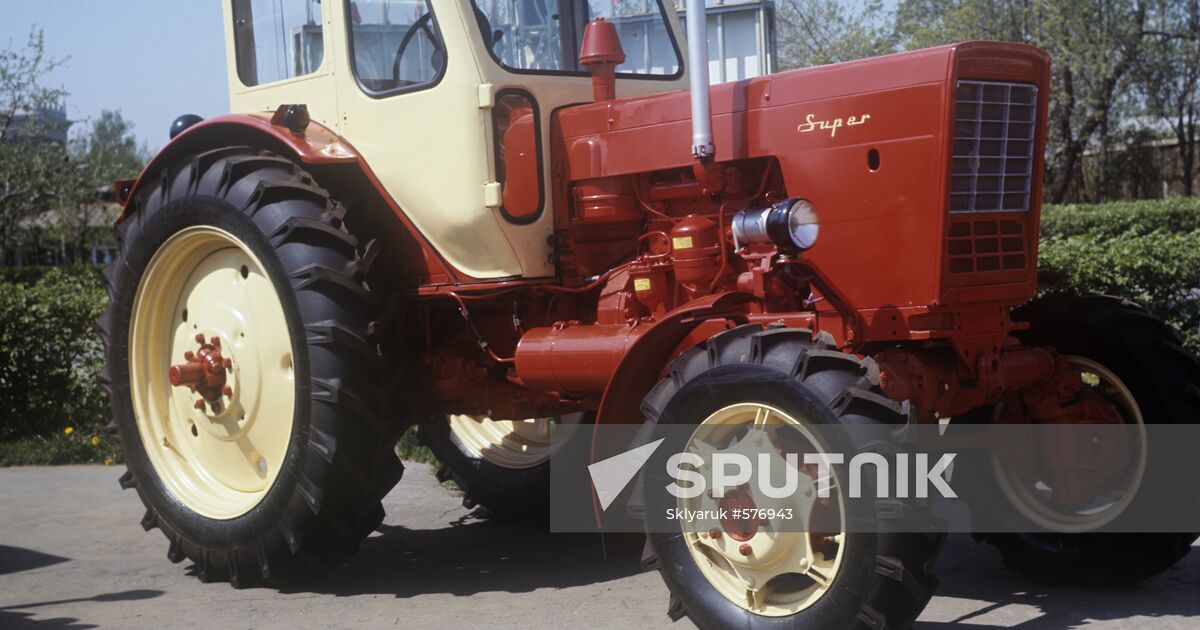 MTZ52 tractor Sputnik Mediabank