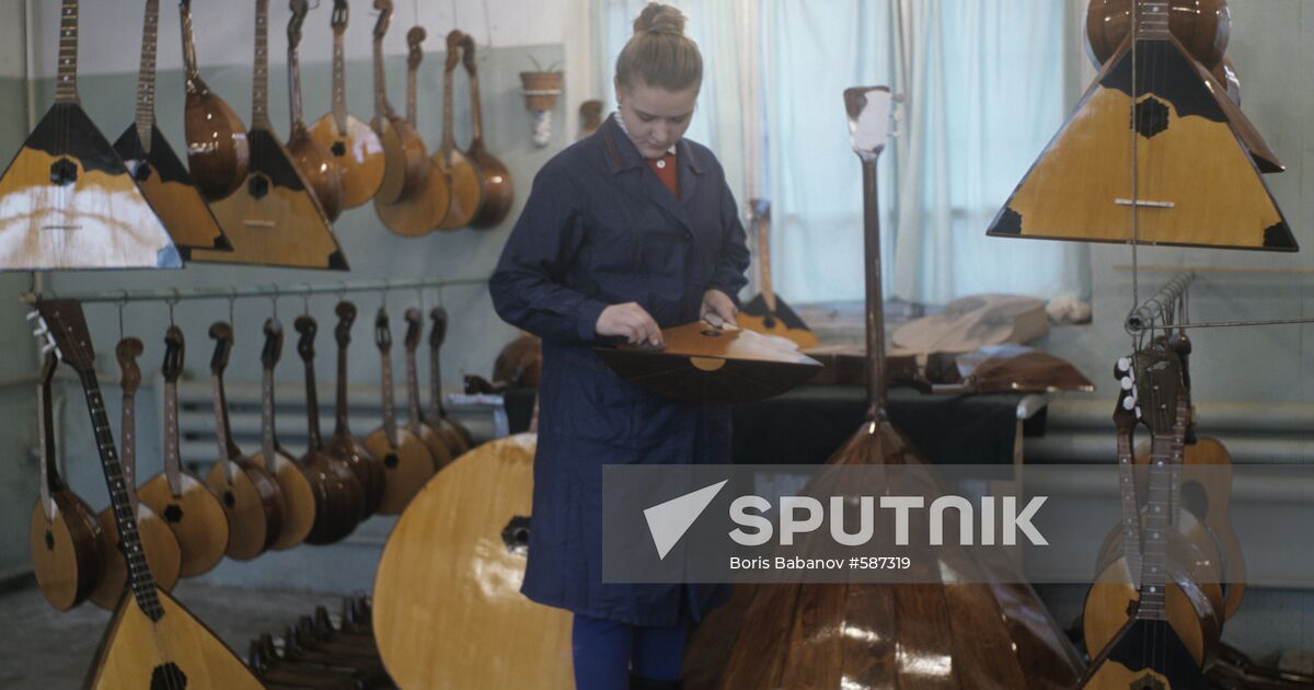 Moscow expeprimental musical instrument factory Sputnik Mediabank