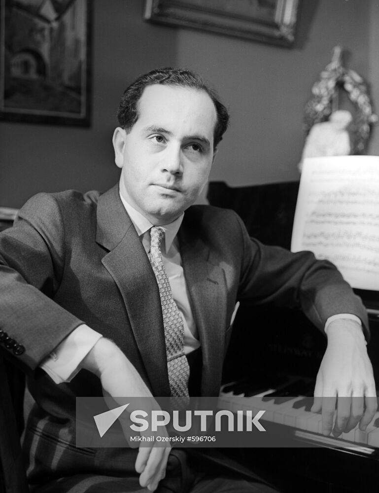 Violinist Igor Oistrakh | Sputnik Mediabank