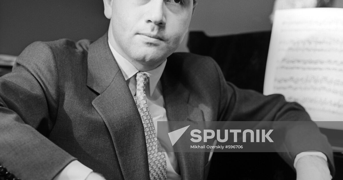 Violinist Igor Oistrakh Sputnik Mediabank