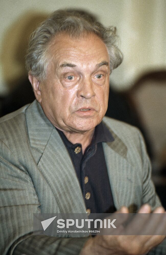 WRITER ZINOVYEV NEWS CONFERENCE | Sputnik Mediabank