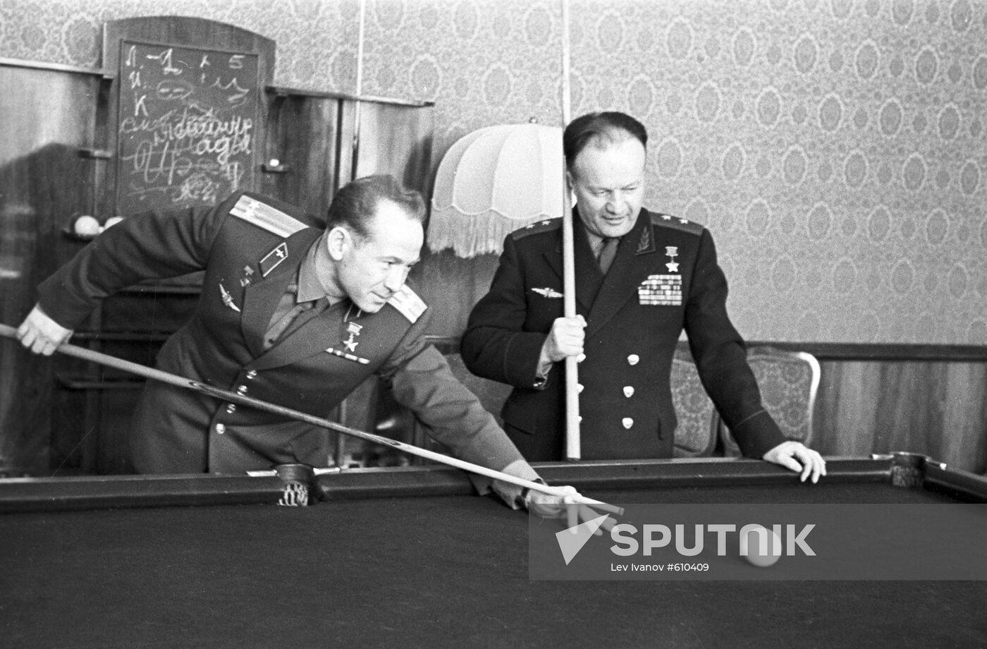 Cosmonaut Alexei Leonov and Lieutenant General Nikolai Kamanin ...