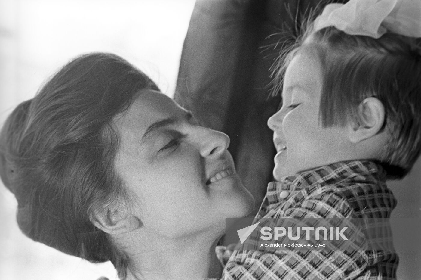 Wife of Soviet pilot-cosmonaut Alexei Leonov with daughter Vika ...