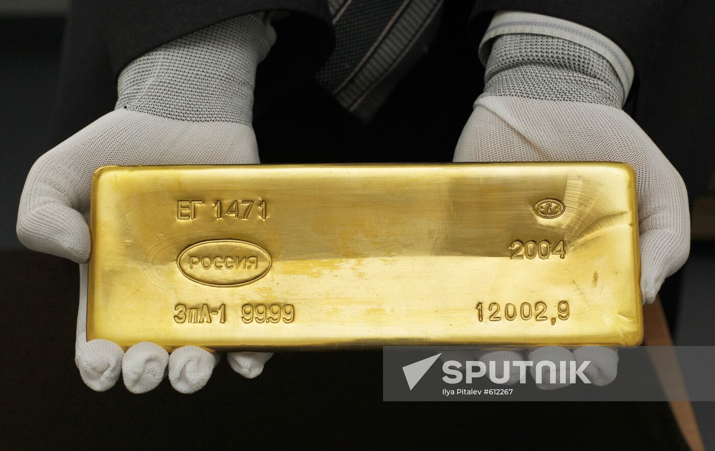 Gold bar from Russian Precious Metals and Gemstones Fund Sputnik