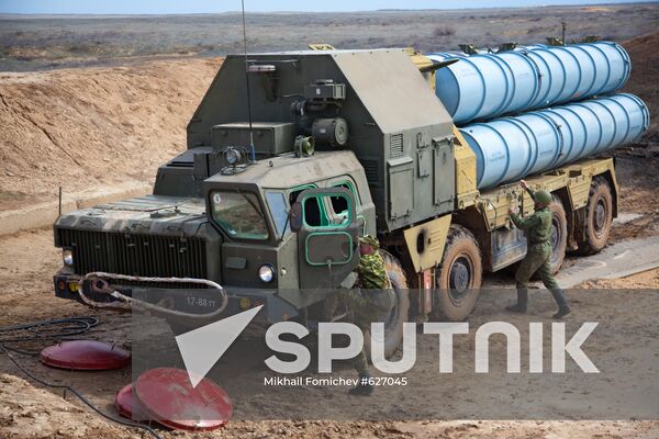 Air Defense soldiers during exercises, Ashuluk firing ground