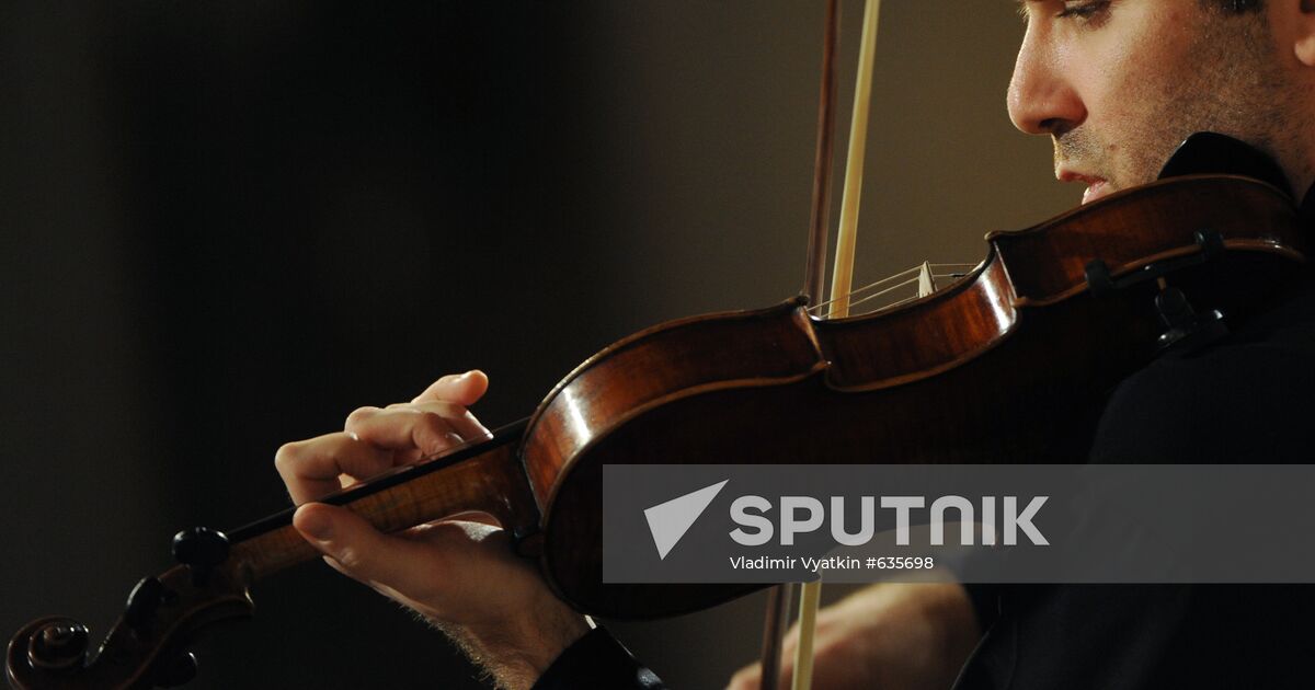 Violinist Dmitry Kogan S Charity Concert Sputnik Mediabank