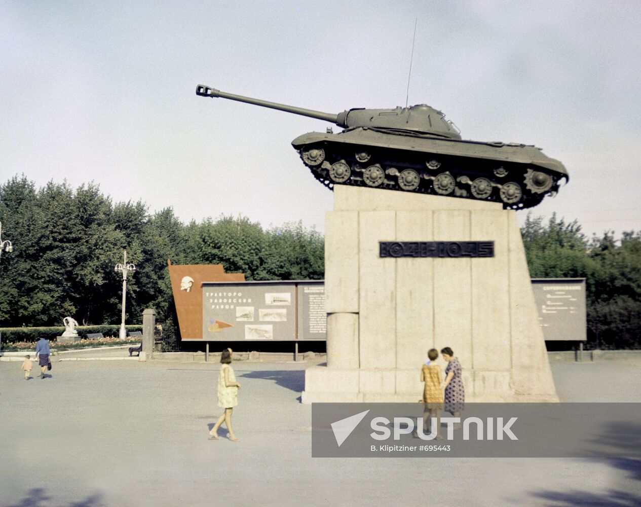 IS 3 tank on pedestal Sputnik Mediabank