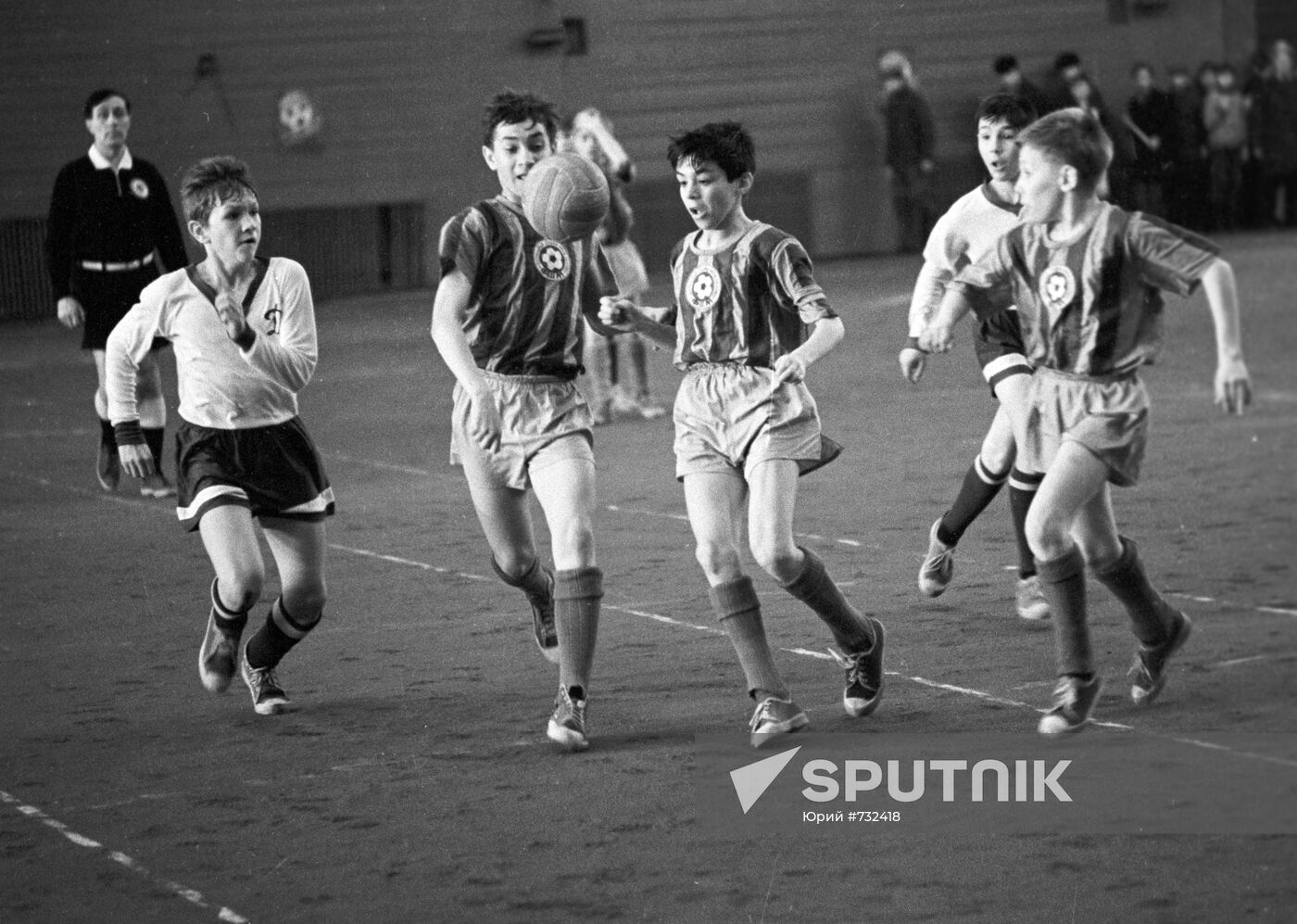 Mini soccer competitions for children Sputnik Mediabank