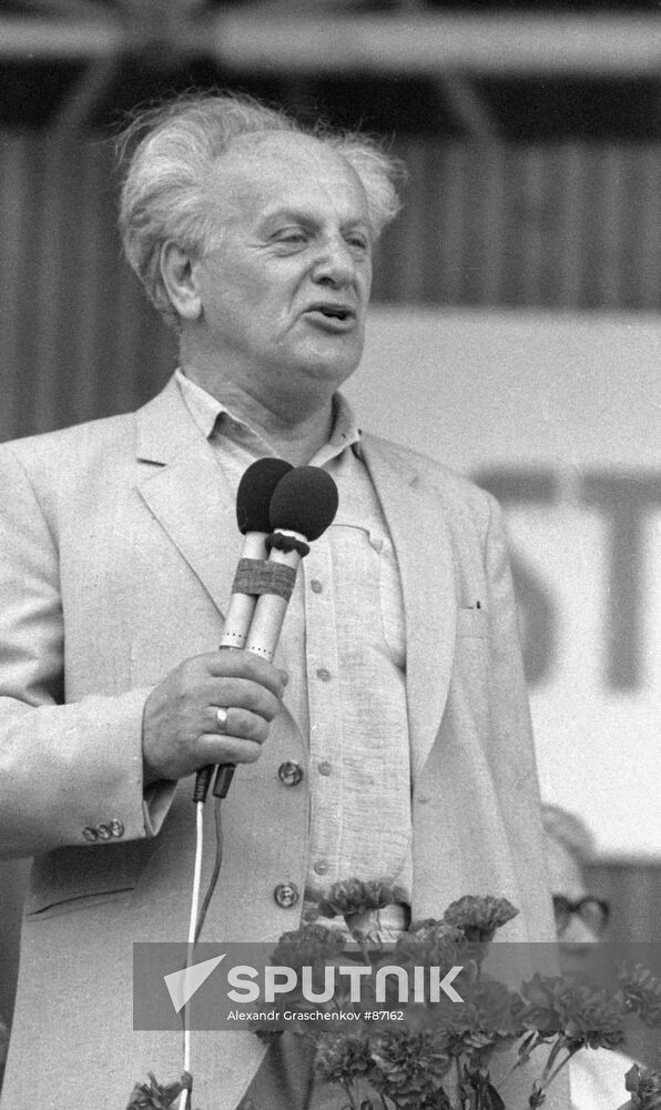 DOLMATOVSKY POET ANTIWAR MEETING | Sputnik Mediabank