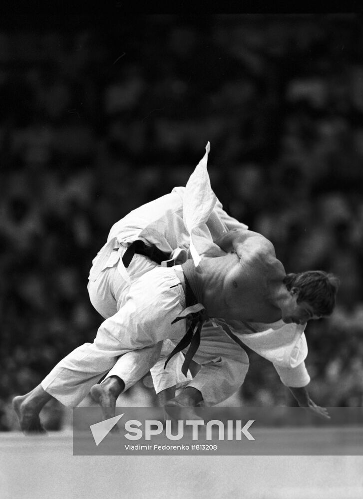Nikolai Solodukhin vs. Tsendiin Damdin | Sputnik Mediabank