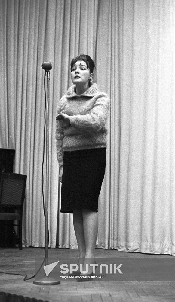 Bella Akhmadulina Sputnik Mediabank