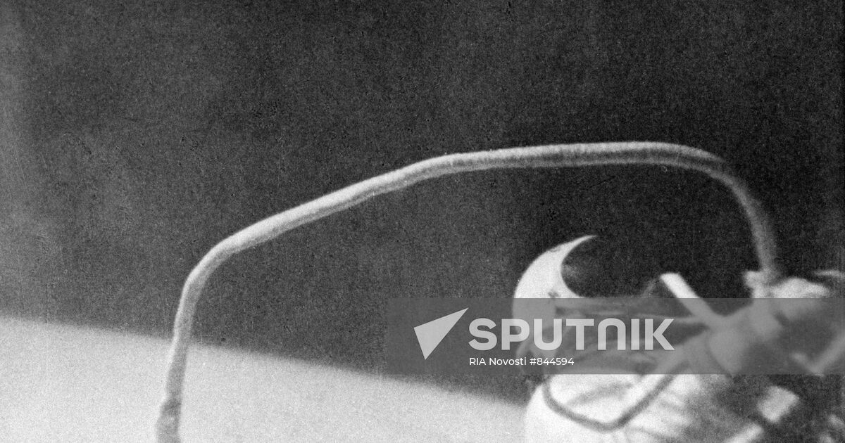 Cosmonaut Alexei Leonov takes first step into space | Sputnik Mediabank