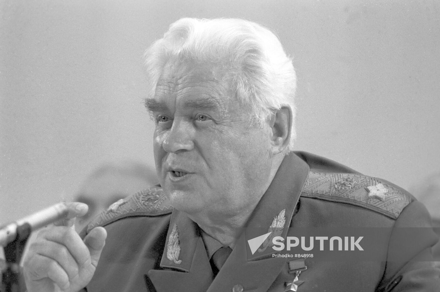 General of the Army S. Ivanov speaks | Sputnik Mediabank