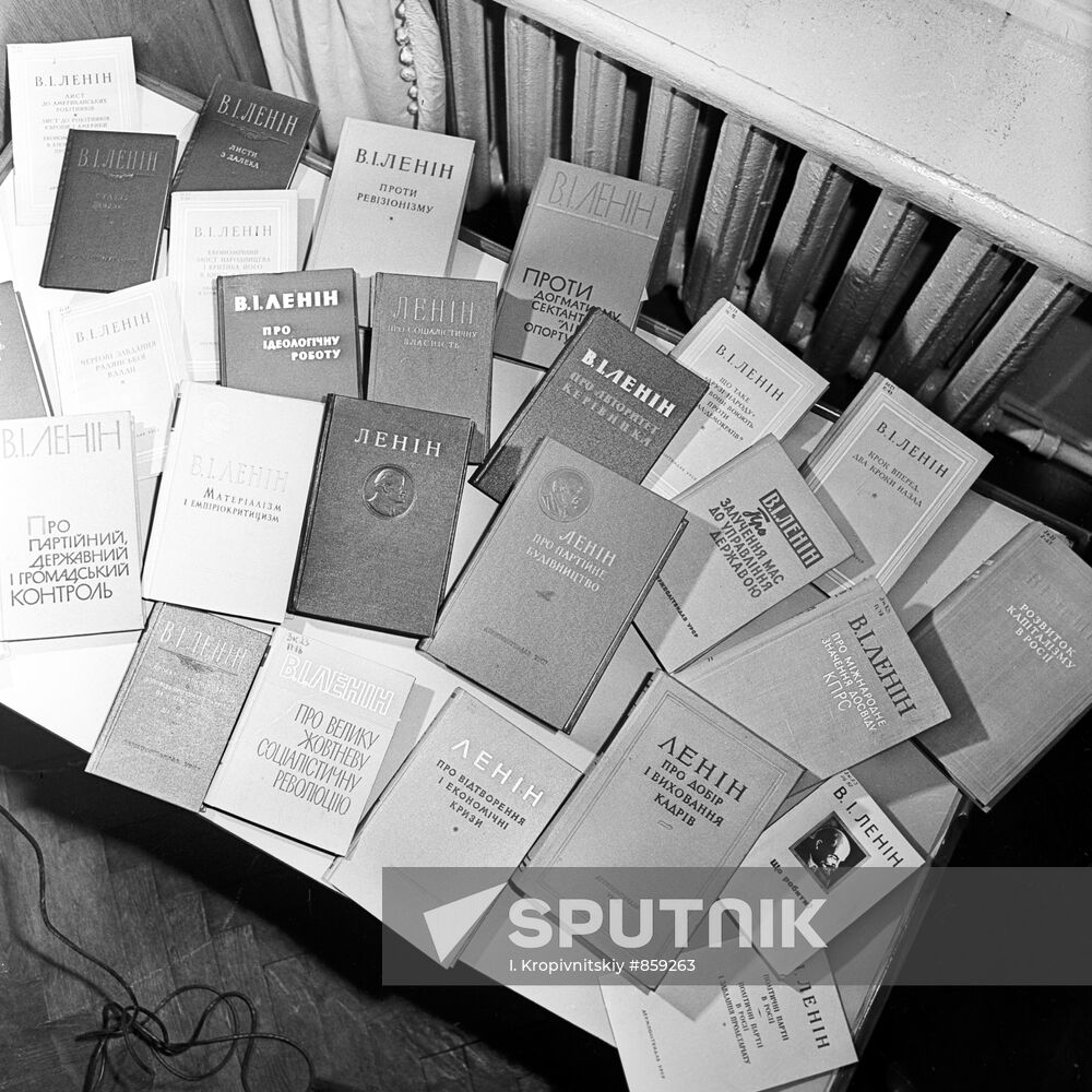 Books by Vladimir Lenin | Sputnik Mediabank