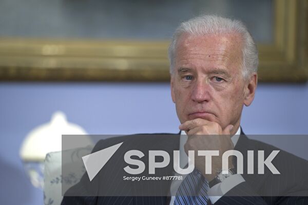Dmitry Medvedev meets with Joe Biden at Gorki residence