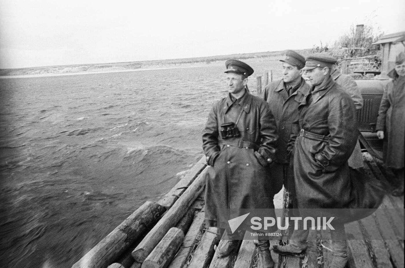 River crossing Sputnik Mediabank