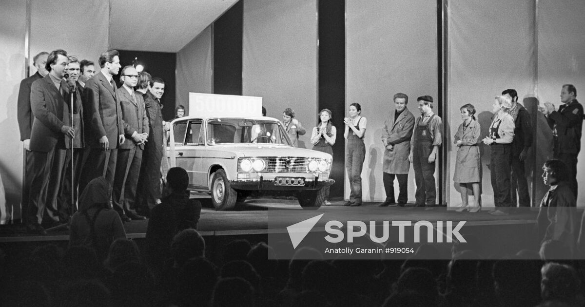 Scene from play Tomorrow's Weather Sputnik Mediabank