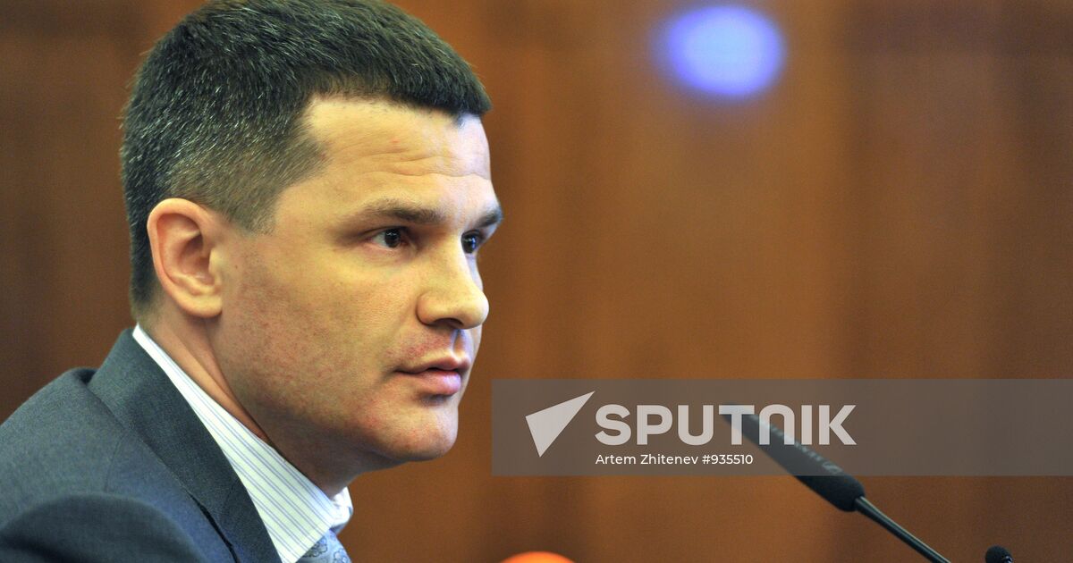 Press conference by Dmitry Kamenshchik | Sputnik Mediabank