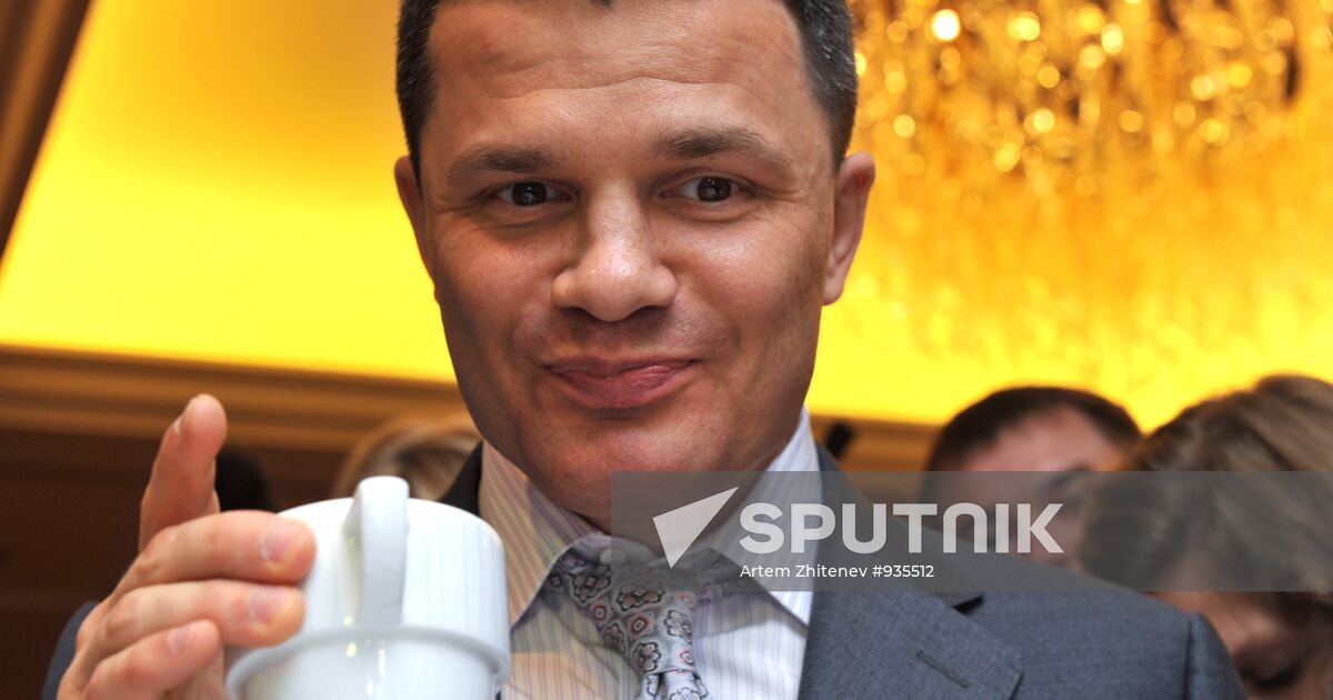 Press conference by Dmitry Kamenshchik | Sputnik Mediabank