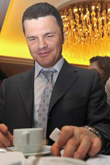 Press conference by Dmitry Kamenshchik | Sputnik Mediabank