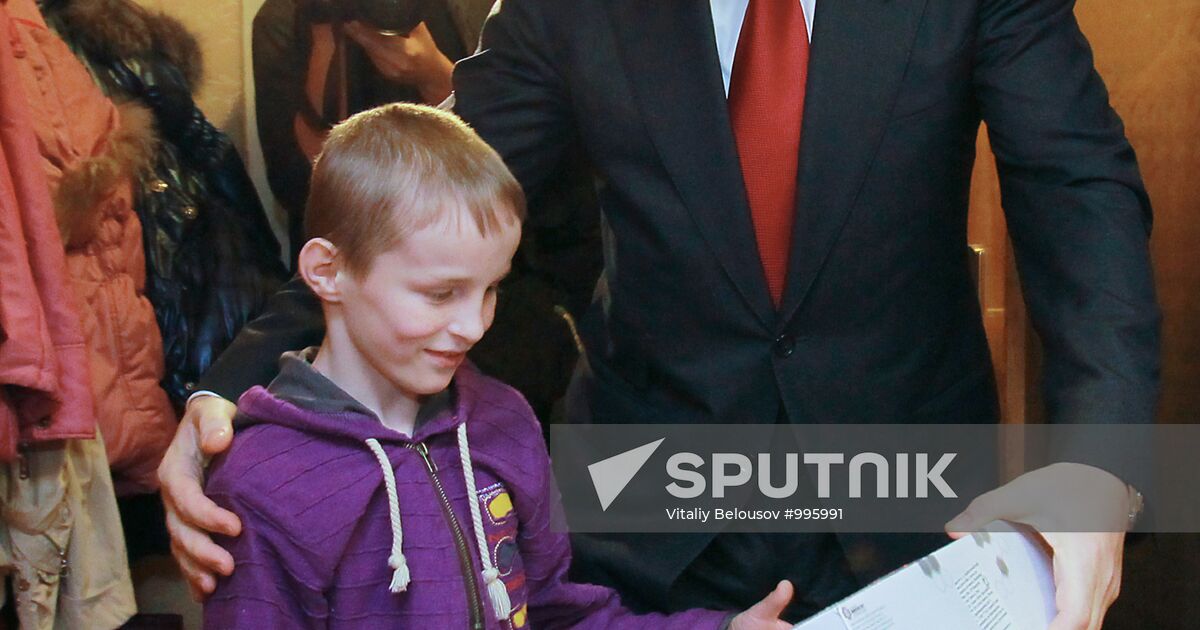 Pavel Astakhov visits Artyom Savelyev | Sputnik Mediabank