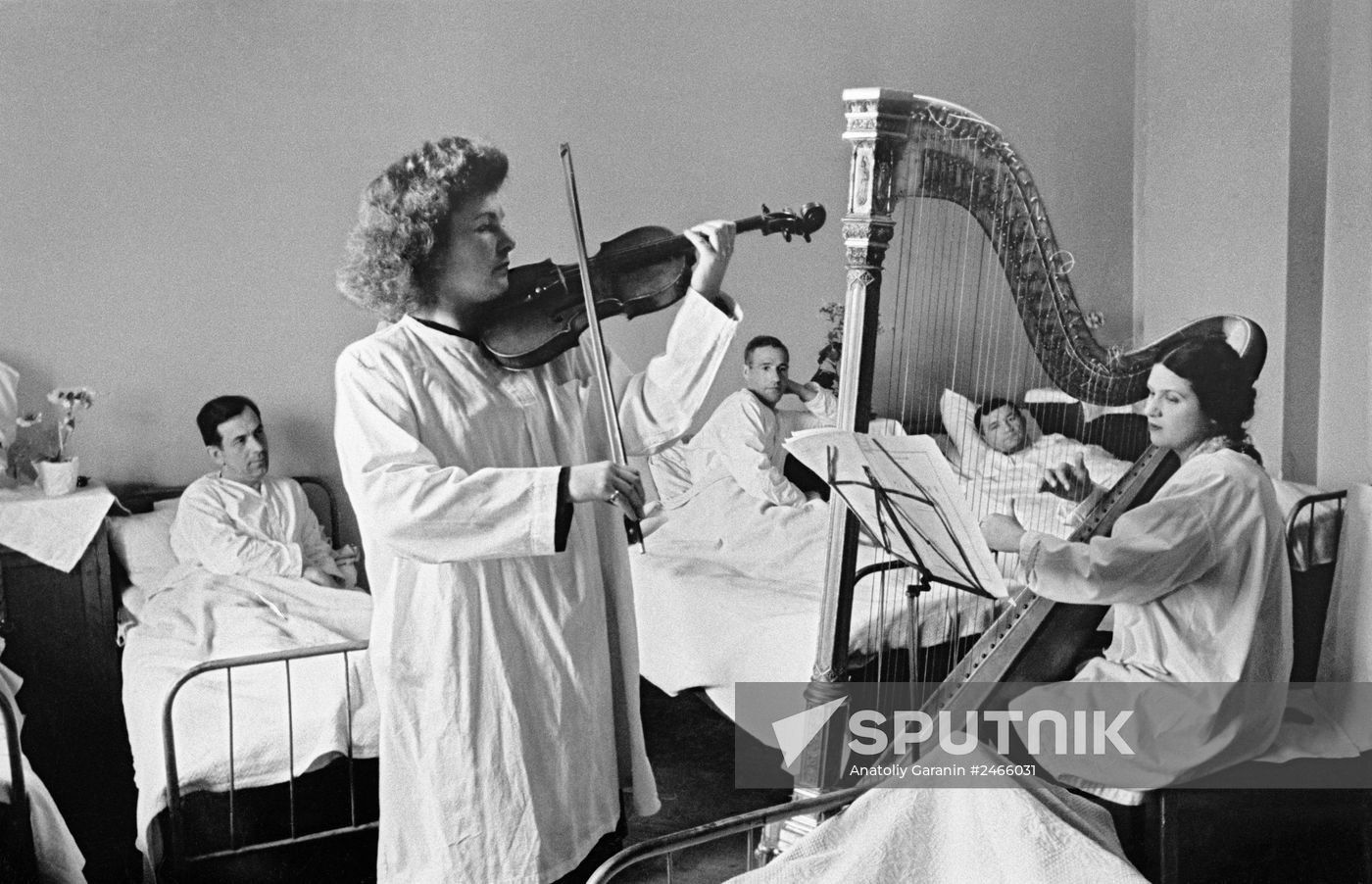 Violinist Galina Barinova playing in a hospital