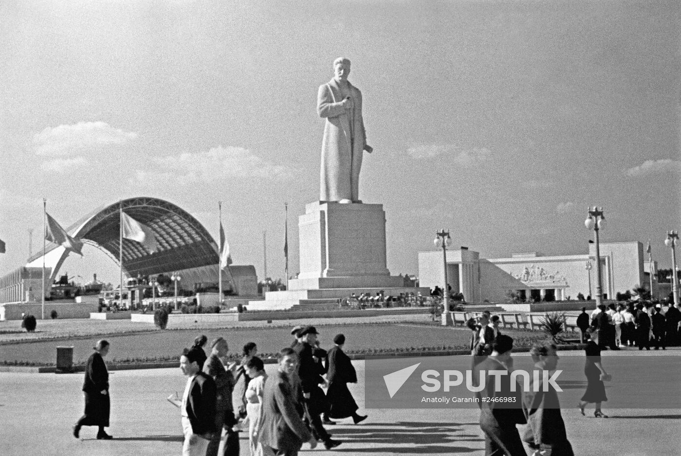 Stalin sculpture at the Agricultural Exhibition of VDNKh