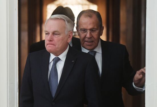 Russian and French Foreign Ministers Sergei Lavrov and Jean-Marc Ayrault meeting