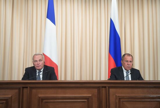 Russian and French Foreign Ministers Sergei Lavrov and Jean-Marc Ayrault meeting