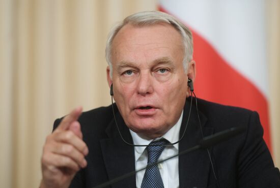 Russian and French Foreign Ministers Sergei Lavrov and Jean-Marc Ayrault meeting