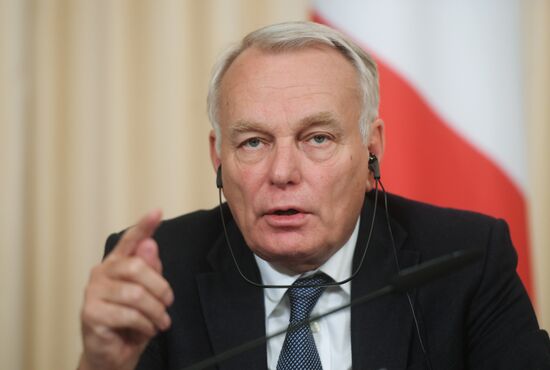 Russian and French Foreign Ministers Sergei Lavrov and Jean-Marc Ayrault meeting