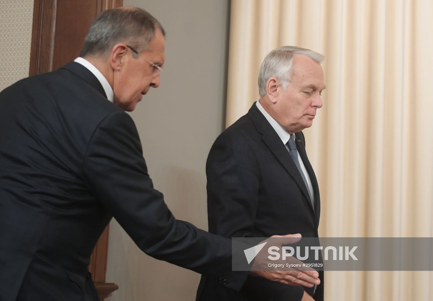 Russian and French Foreign Ministers Sergei Lavrov and Jean-Marc Ayrault meeting