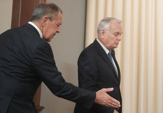 Russian and French Foreign Ministers Sergei Lavrov and Jean-Marc Ayrault meeting