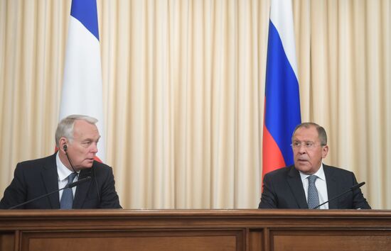 Russian and French Foreign Ministers Sergei Lavrov and Jean-Marc Ayrault meeting