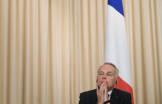 Russian and French Foreign Ministers Sergei Lavrov and Jean-Marc Ayrault meeting