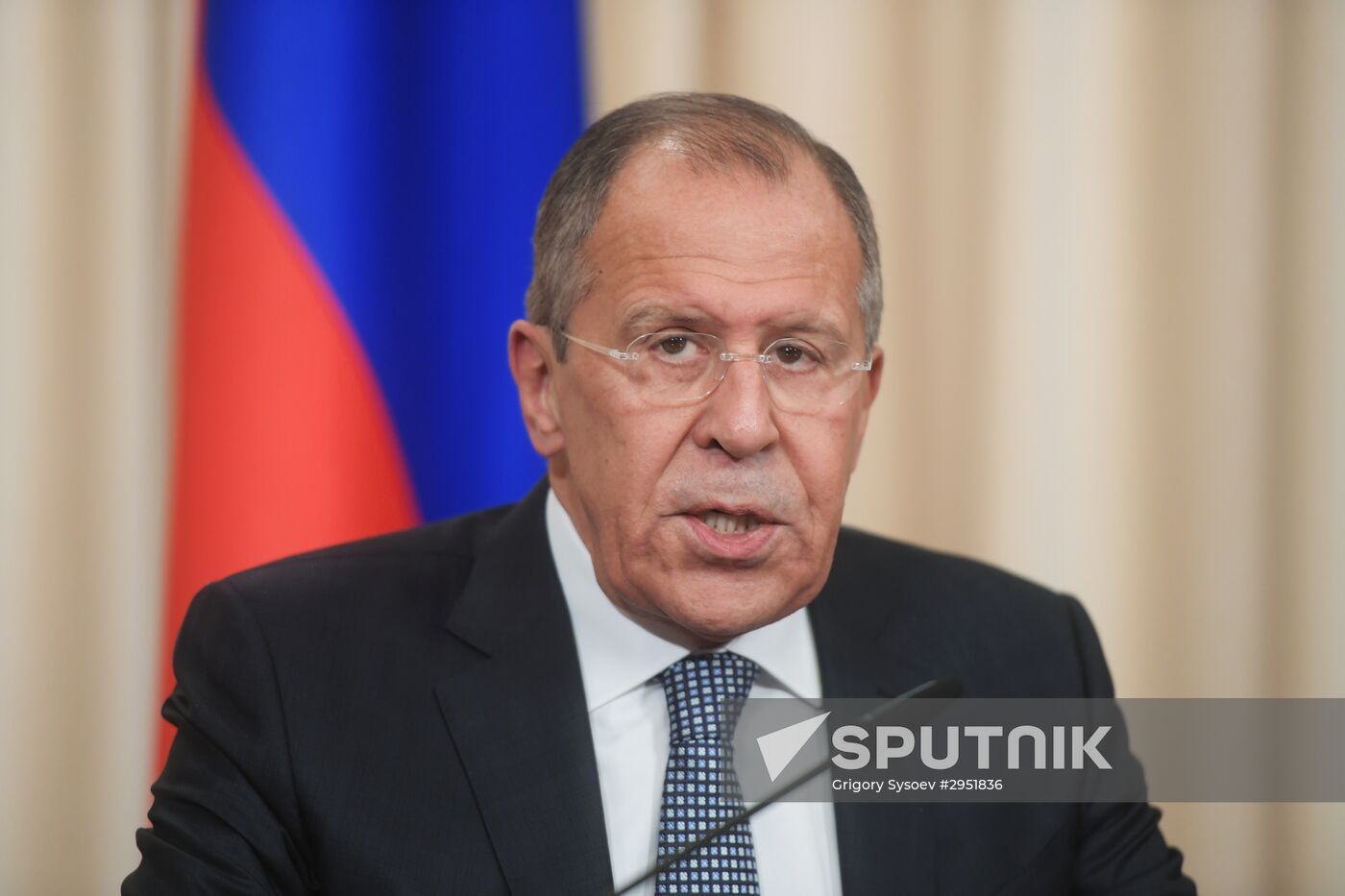 Russian and French Foreign Ministers Sergei Lavrov and Jean-Marc Ayrault meeting