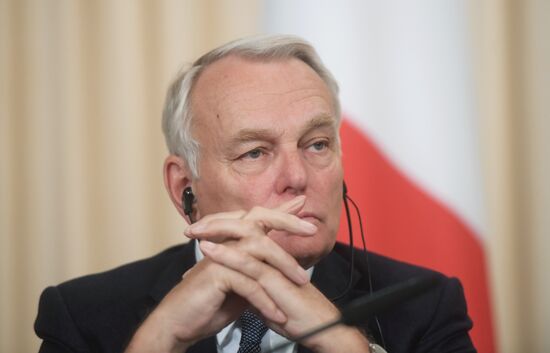Russian and French Foreign Ministers Sergei Lavrov and Jean-Marc Ayrault meeting