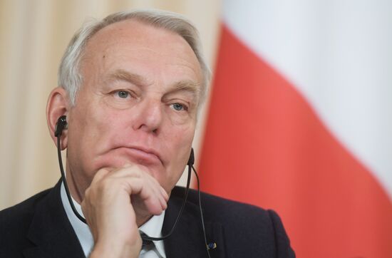 Russian and French Foreign Ministers Sergei Lavrov and Jean-Marc Ayrault meeting