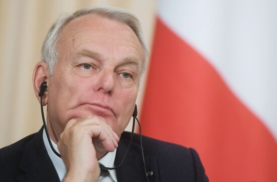 Russian and French Foreign Ministers Sergei Lavrov and Jean-Marc Ayrault meeting