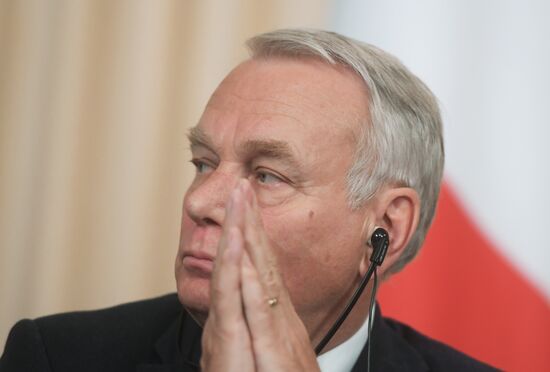 Russian and French Foreign Ministers Sergei Lavrov and Jean-Marc Ayrault meeting