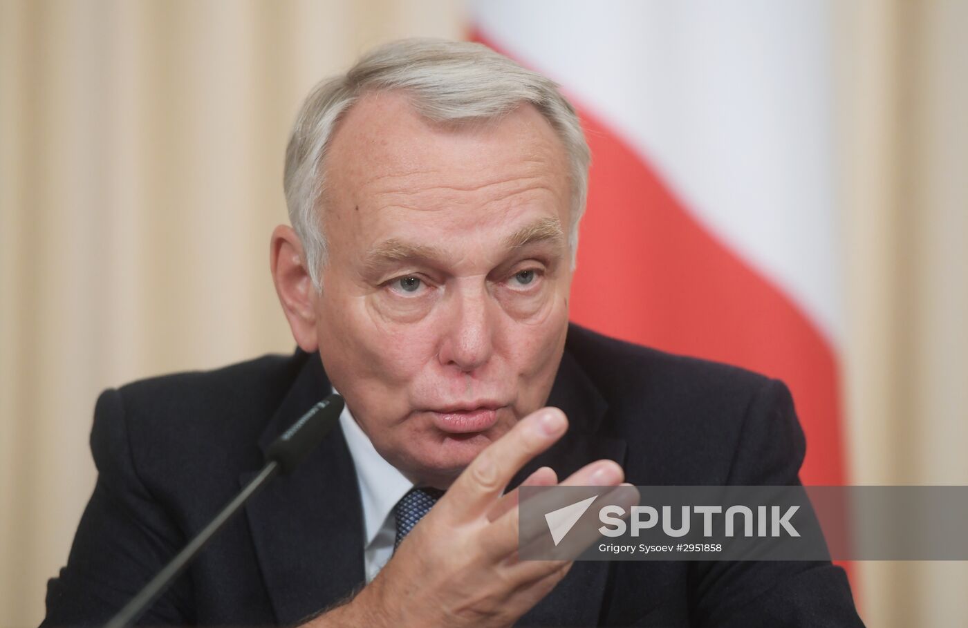 Russian and French Foreign Ministers Sergei Lavrov and Jean-Marc Ayrault meeting