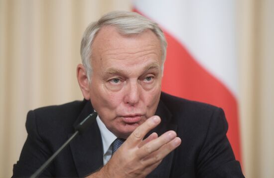 Russian and French Foreign Ministers Sergei Lavrov and Jean-Marc Ayrault meeting