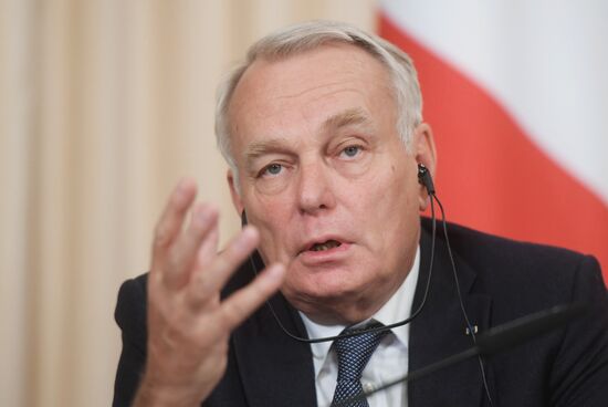 Russian and French Foreign Ministers Sergei Lavrov and Jean-Marc Ayrault meeting