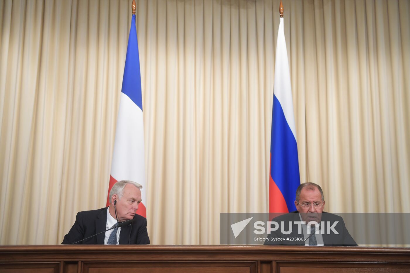Russian and French Foreign Ministers Sergei Lavrov and Jean-Marc Ayrault meeting