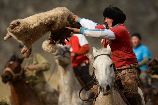 Altai Republic hosts Kok Boru goat-tossing championship