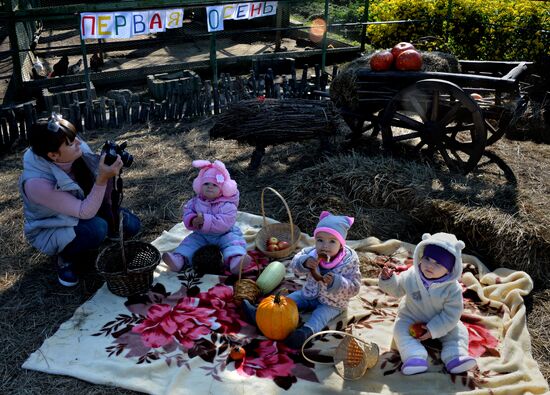 Family pastime in Botanical Gardens, Vladivostok